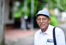 ഇതു സുകുമാര് അരിക്കുഴ; ക്യാപ്സ്യൂള് കവിതകളുടെ തമ്പുരാന്